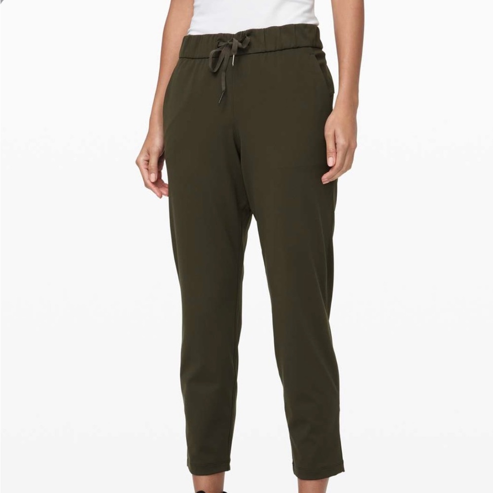 Lululemon On The Fly 7/8 pant; size 4; dark olive